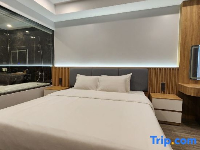 Deluxe Double room with city view