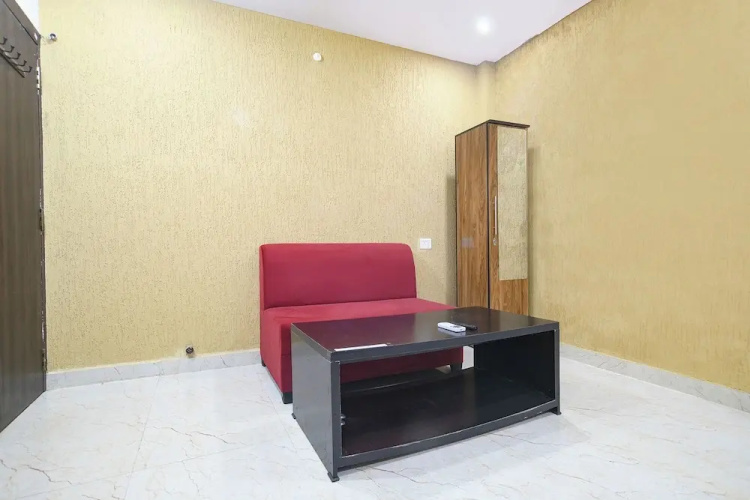 Fabhotel Parijat