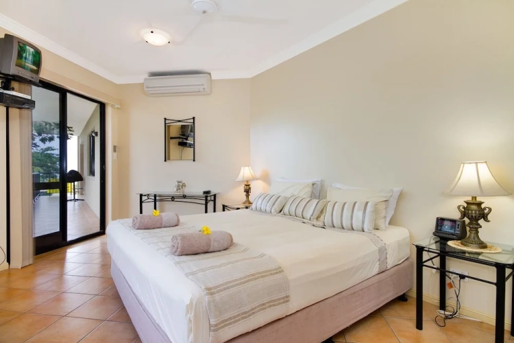 2 Bedrooms Apartment beachfront