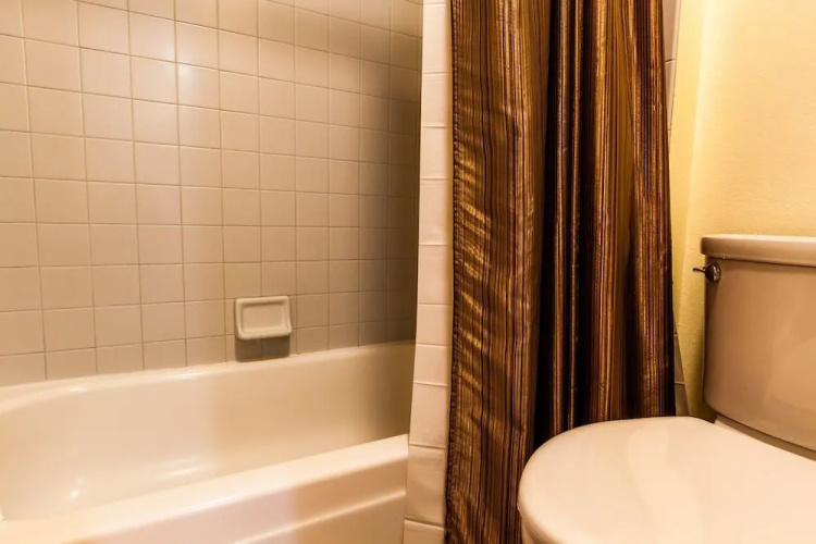 Flying Dutchman #1143 - Studio Br Condo