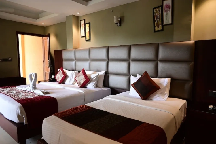 Grand Triple room with balcony