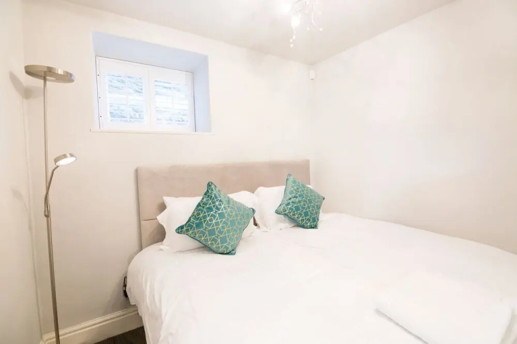 Stylish York Gardens Apartment