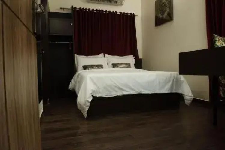 Emerald Suites