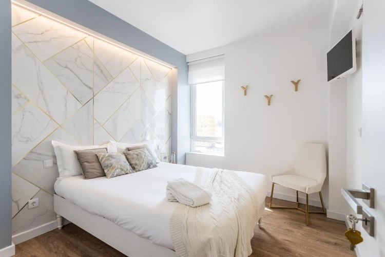 Suite with city view