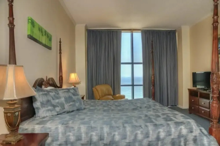 Direct Ocean Front Penthouse! Indoor/outdoor Pool!
