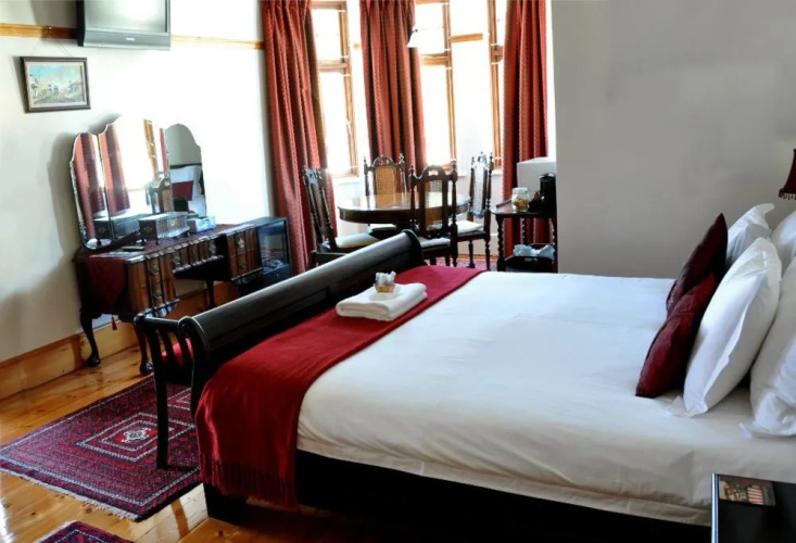 50 College Drive B&B