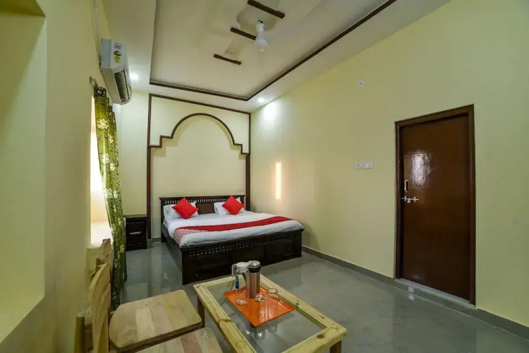 OYO 19618 S S Haveli