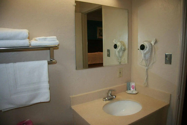 Civic Center Lodge