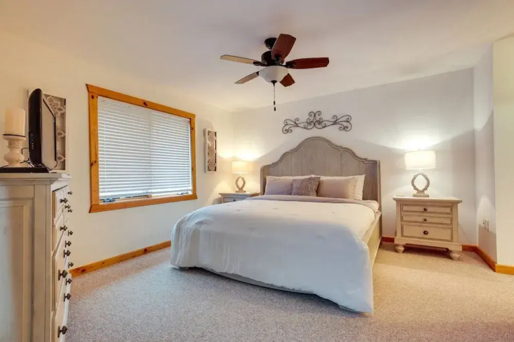 Lake Minocqua Condo w/ Shared Fire Pit!