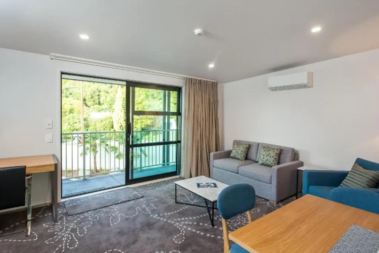 1 Bedroom Deluxe Suite