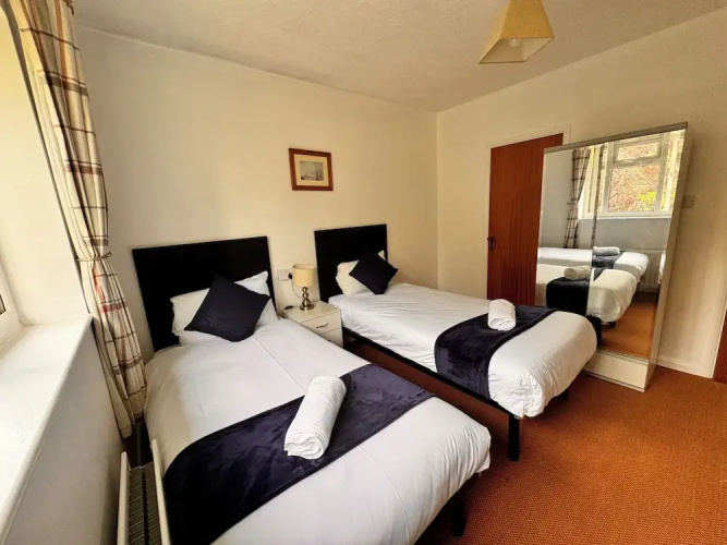 High Trees Gatwick Guest House
