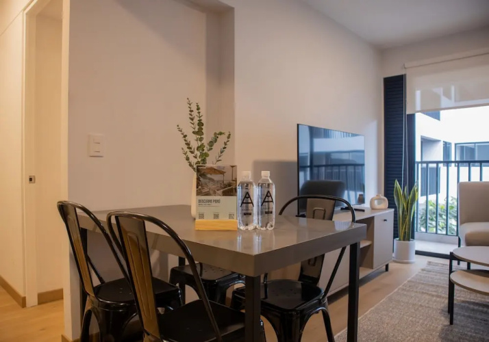 w Magnificent 2BR w/ Balcony in Miraflores