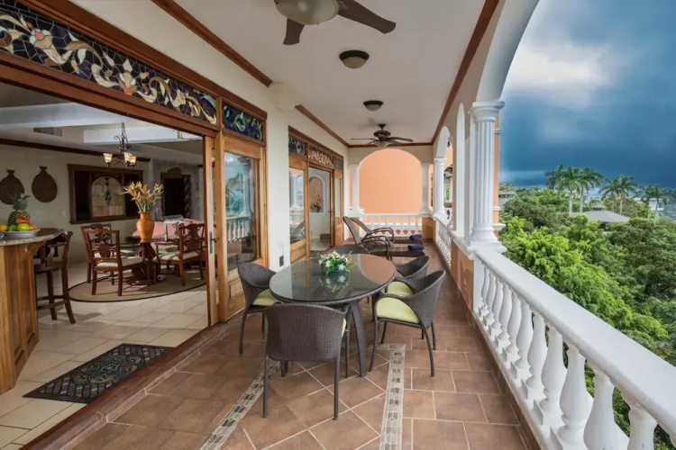 Luxury Ocean View Condo - Ultimate Convenience