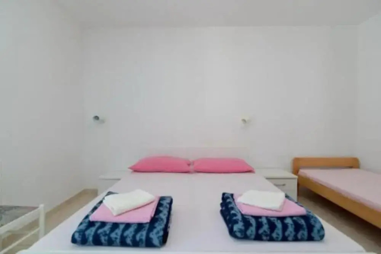 Apartments Boguvila - Two-bedroom Basic Apartment With Terrace -