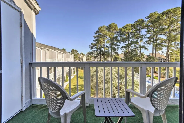 4 Mi to Cherry Grove Beach: Studio w/ Pool!