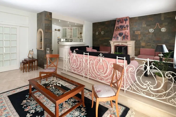 Elegant Harbour Apartment