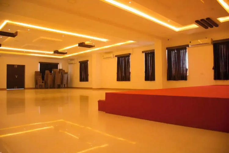 MRT Grand Residency