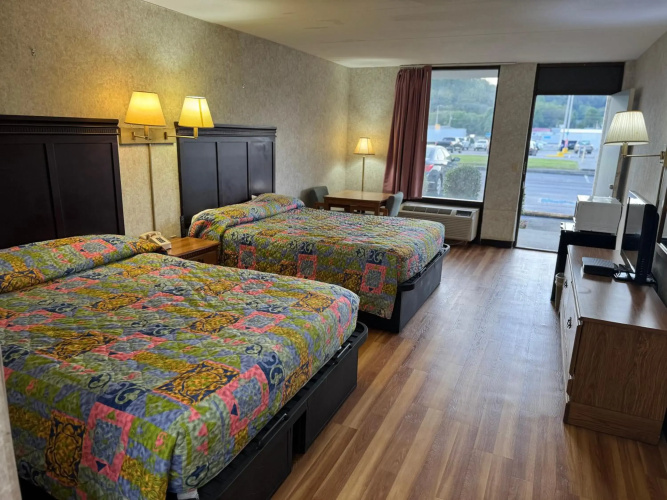 Riverfront Lodge
