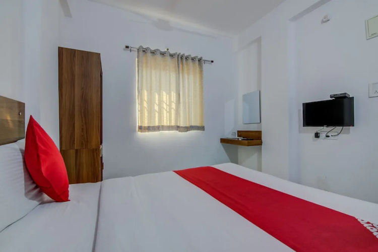 Varcity Comforts by OYO Rooms