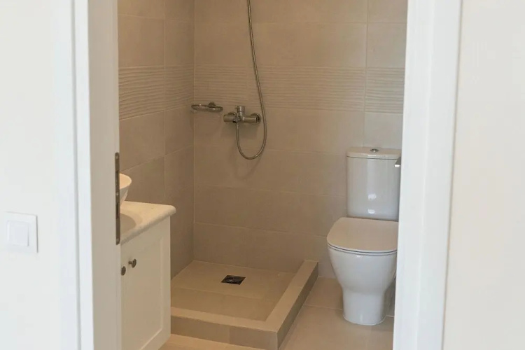 Phaedrus Living: Seaside Thalassa Cretan 203