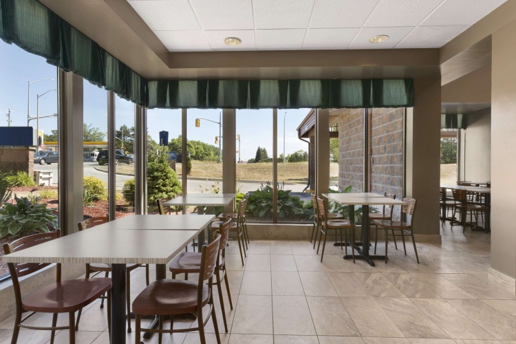 Travelodge By Wyndham Barrie photo 16