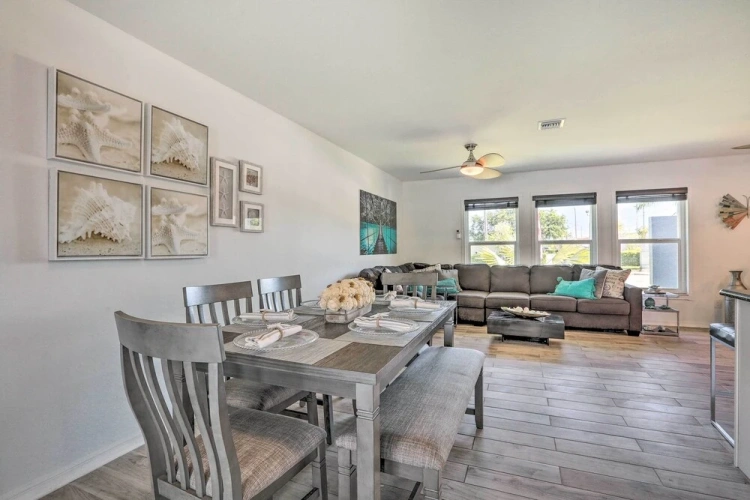4 Bedrooms Cottage