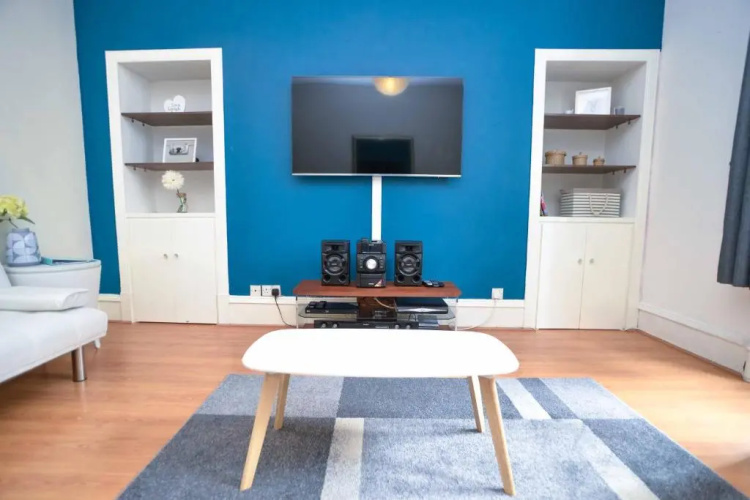 Modern Flat in Rosemount City Centre