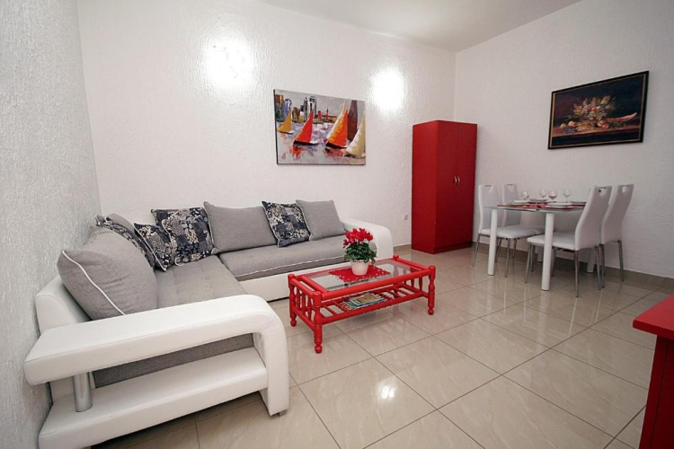1 Bedroom Apartment with garden view
