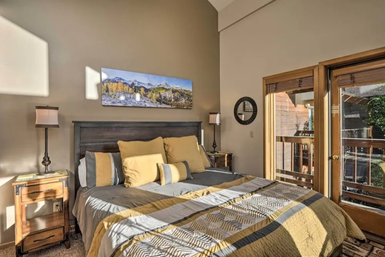4 Bedrooms Apartment