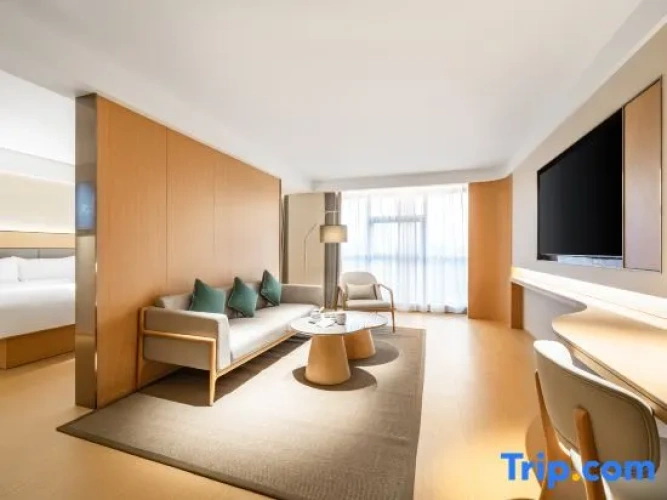 Double Suite with street view