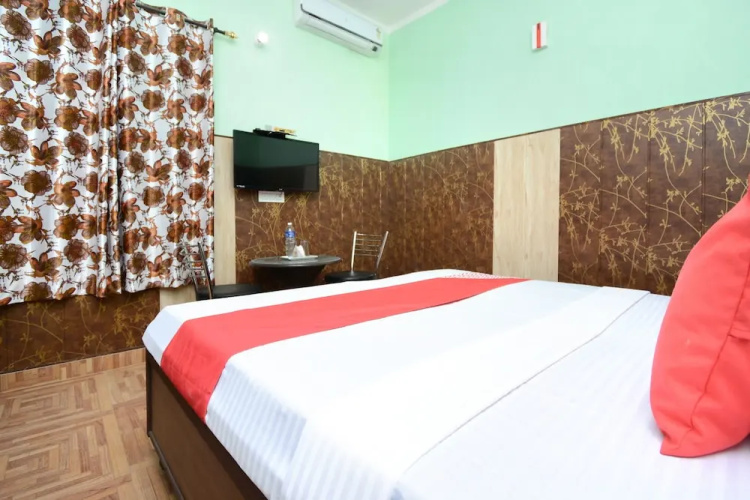 OYO 28097 Hotel Park View
