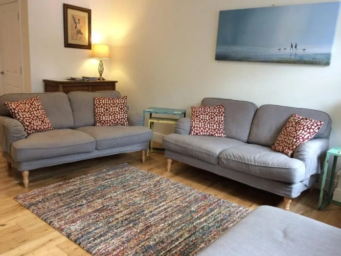 2 Bedrooms Apartment