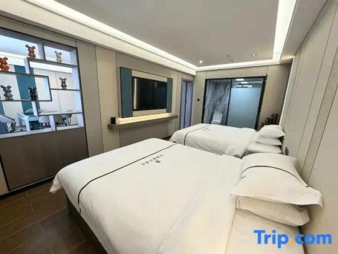 Deluxe Twin Suite
