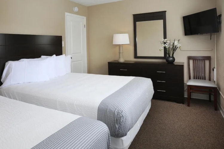 Aquarius Oceanfront Inn