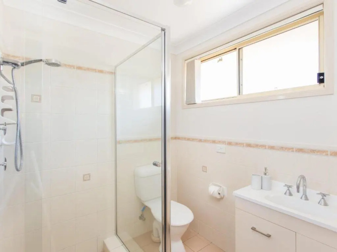 1/4 Huntly Close