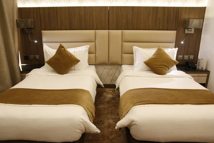 Dan Golden Hotel & Lounge