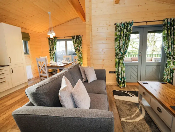 Oak Lodge