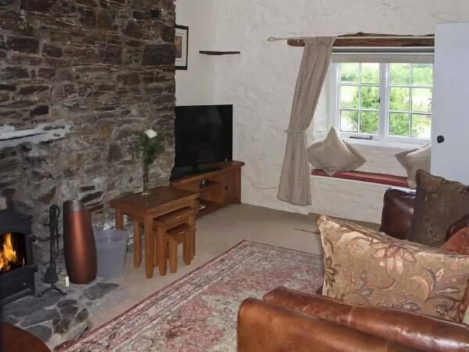 Tuckermarsh Quay River Cottage 2