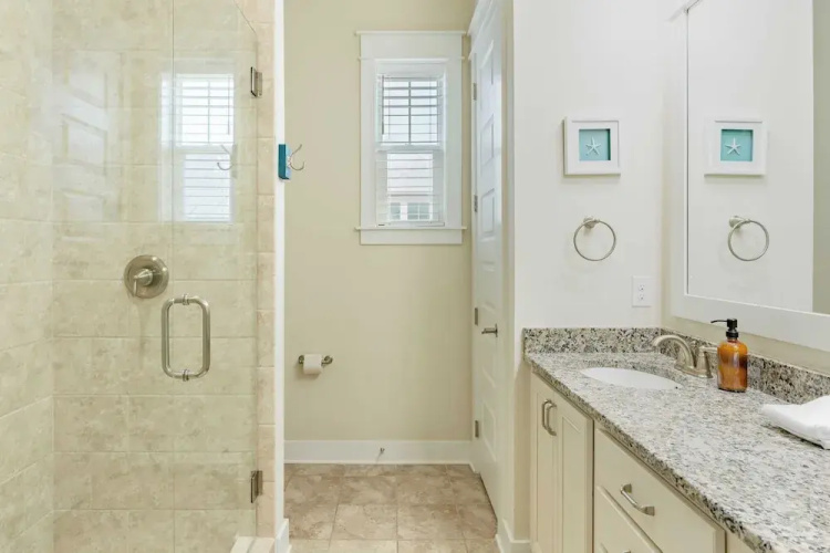 Emerald Gem by Avantstay Pool Access, 3mins to Beach!
