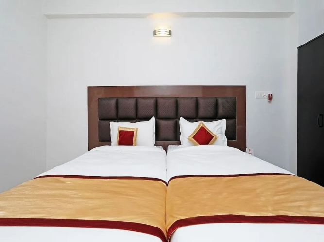OYO 9675 Hotel Galaxy