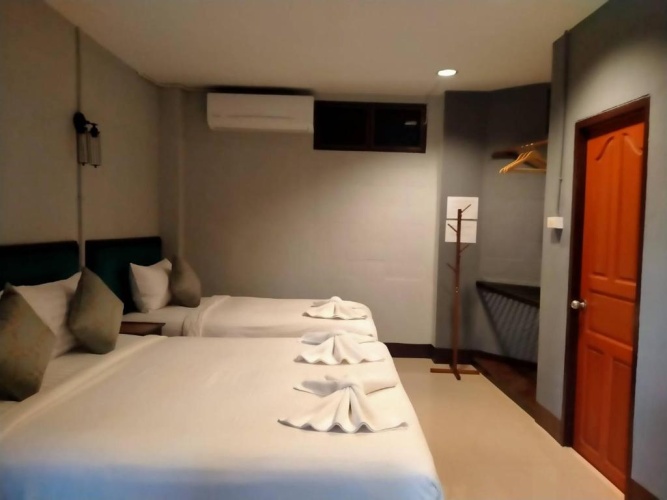 Standard Triple room