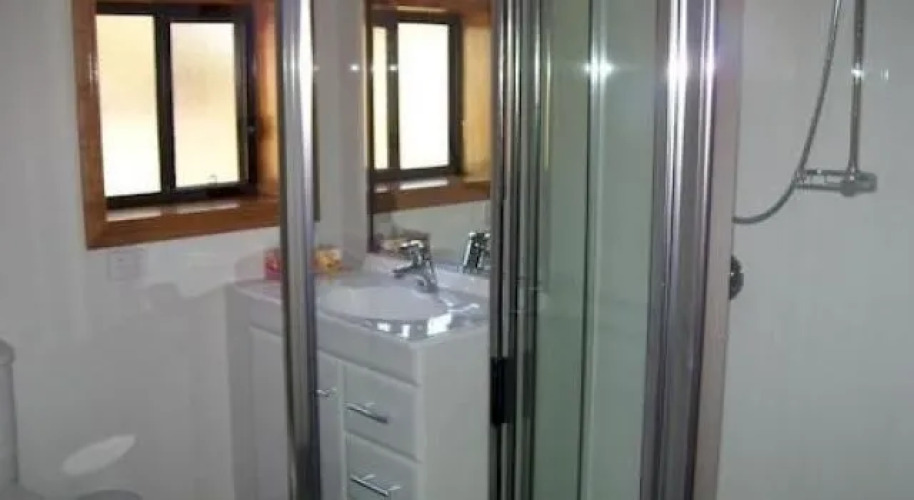 Glenayr ApartmentsOver view