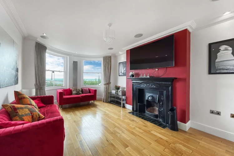 Harbour front house on The Paragon !