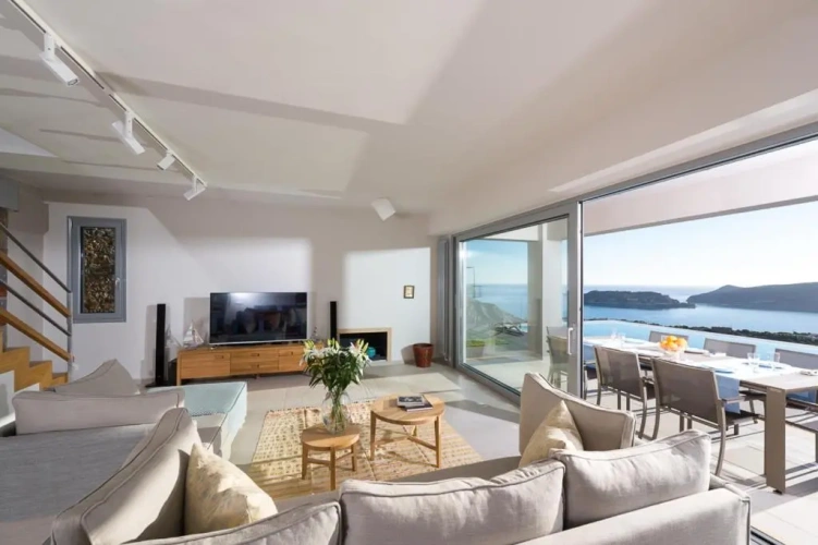 3 Bedrooms Villa