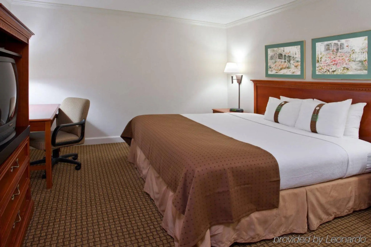 Wyndham Garden Westlake Hotel