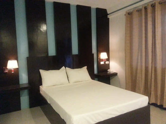 Dolyn Suites