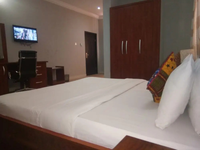 Bjorne Classic Suites