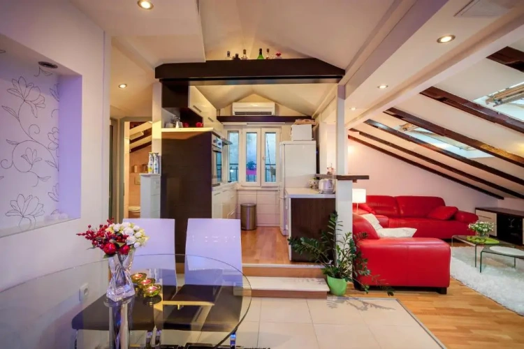 2 Bedrooms Apartment