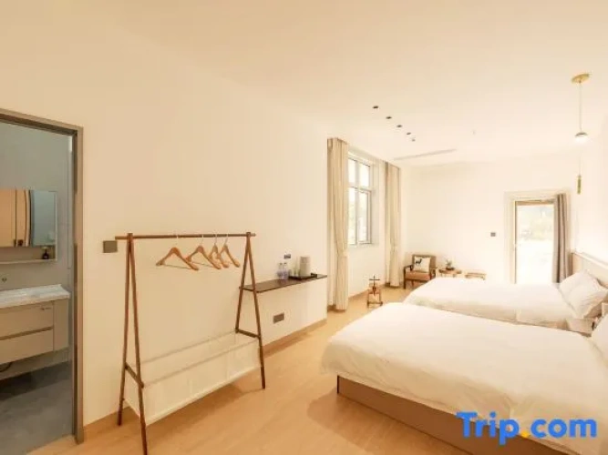 Standard Twin room with balcony