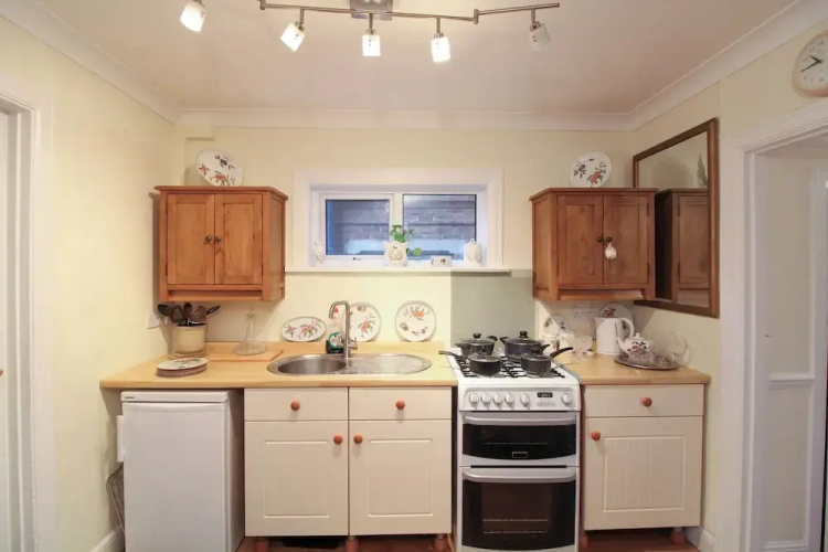 Regents park road single room